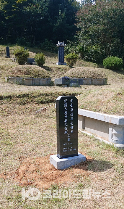 자식들을 생각한 마음인 줄을 왜 모르랴. “아주 좋은 생각입니다” 즉각 찬성을 한 후 곧바로 석재石材집에 연락을 해 작업이 ...